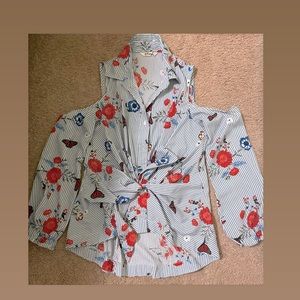 Very pretty flowered blouse from the blush brand